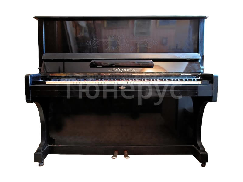 Пример старого отечественного пианино Лира
