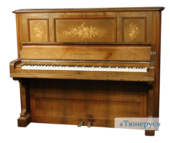 Пример старинного коричневого пианино